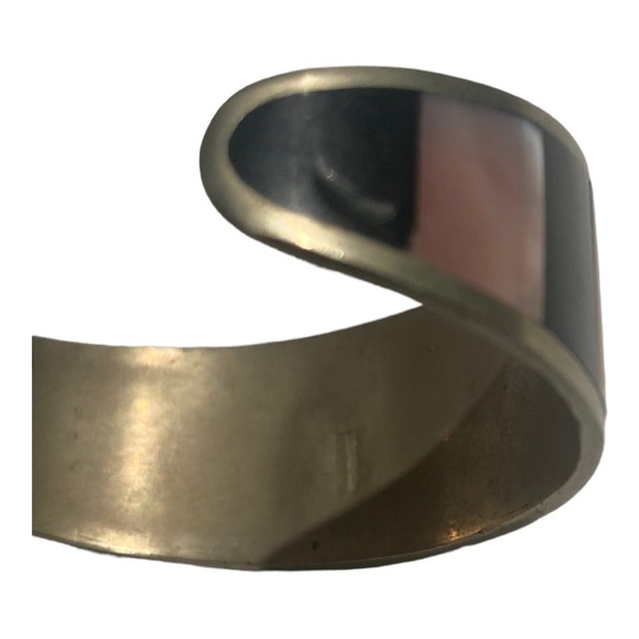 Vintage Alpaca Silver Black Inlaid Mother of Pearl Flower Cuff Bracelet - Picture 8 of 10